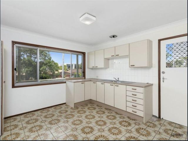 Top Floor Duplex – 300m Stroll to the Beach!