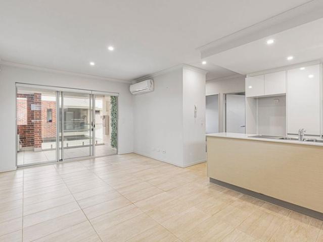TOP FLOOR END APARTMENT IN SECURE COMPLEX