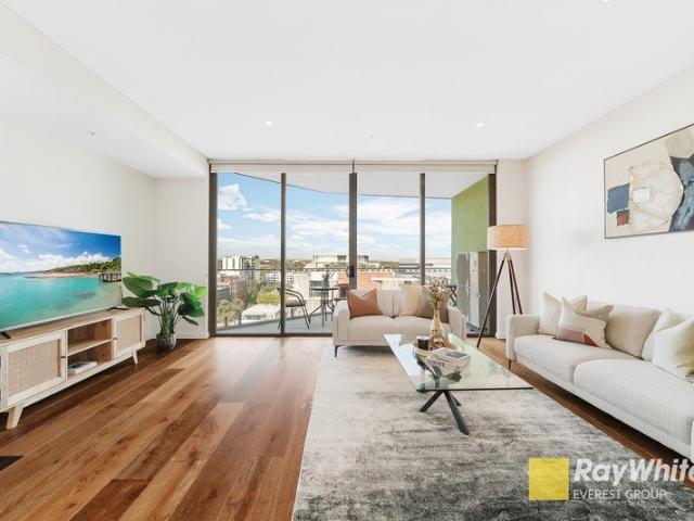 Top Floor Executive Sanctuary with Sweeping City Skyline Views