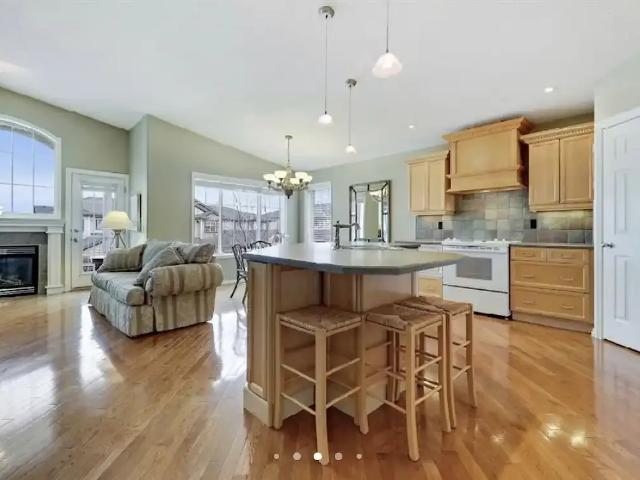 Top floor executive two bedroom condo — 2 Bedrooms Condo Unit