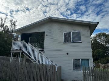 Top floor flat 3 bedoom in Tivoli!