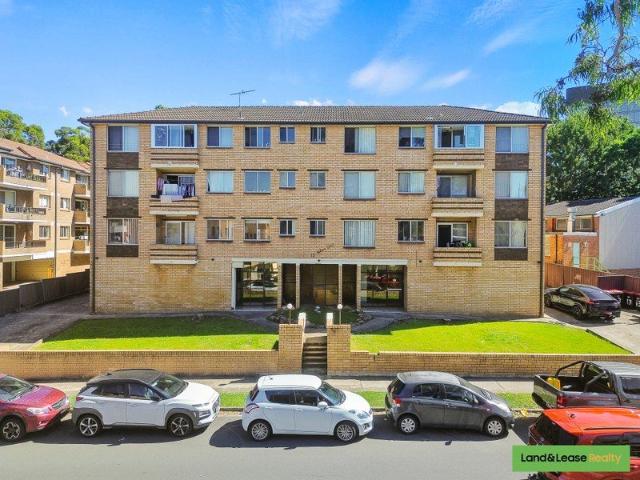 Top Floor Full Brick Unit | Walk to Station | Low Strata