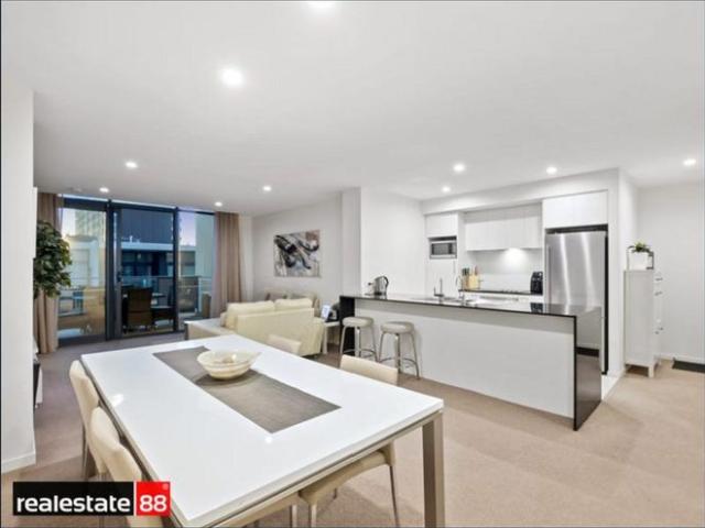 TOP FLOOR FURNISHED APARTMENT!