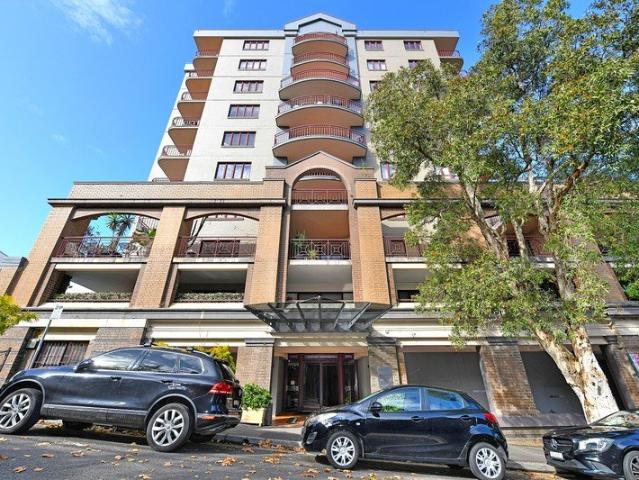 TOP FLOOR FURNISHED APARTMENT WITH SECURE PARKING & CITY VIEWS