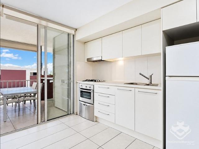Top Floor Furnished 1 Bedroom Apartment