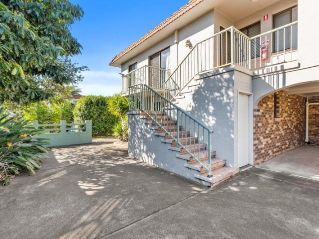 Top Floor Investment in a Convenient Bayside Location