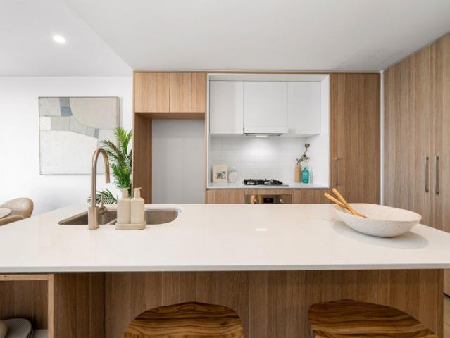Top Floor Inner City Living Vacant and ready to move in