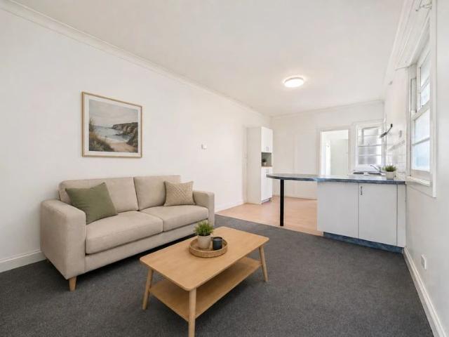 Top Floor One Bedroom Unit
