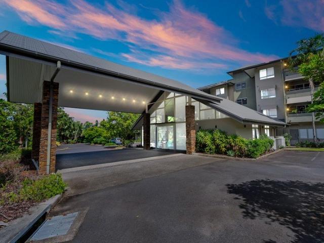 Top Floor Ocean View Dual Key Apartment | The Greens