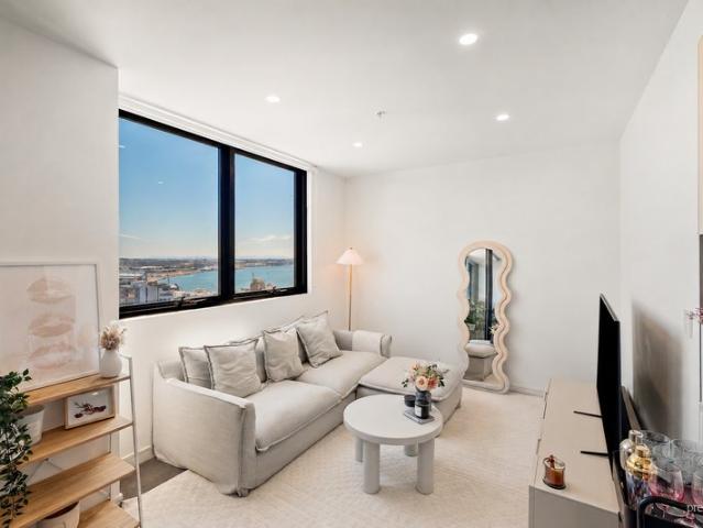 Top Floor Oceanfront Retreat City Living with Beach Soul