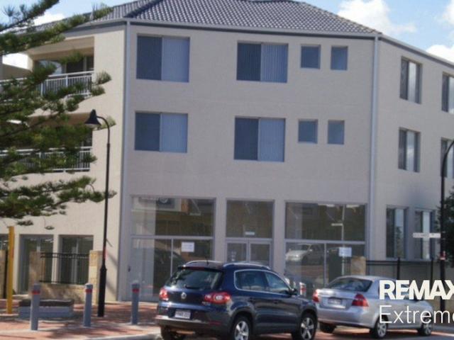 Top Floor Open 1x1 Studio Apartment, Walk to Everything!