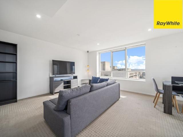Top floor Oracle Apartment with sweeping views