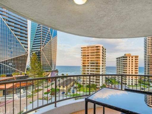 TOP FLOOR OVERSIZED APARTMENT WITH STUNNING OCEAN VIEWS