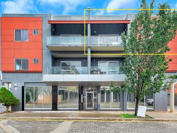 Top Floor & Location Perfect!