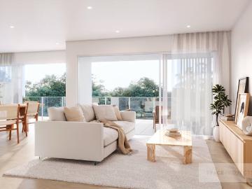 Top floor large 3 bedroom apartment