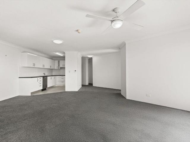 TOP FLOOR LIVING&mldr  ABOVE THE REST!