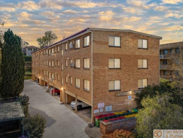 Top Floor Living Opposite the Queanbeyan River