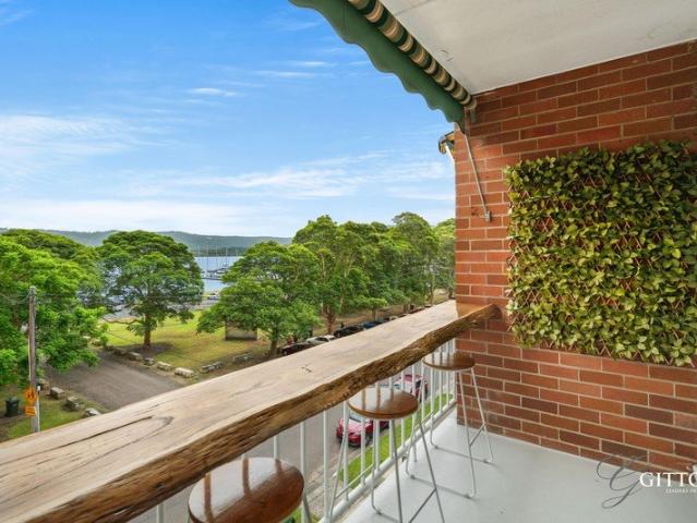 Top Floor Living & Brisbane Water Outlook