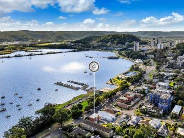 Top Floor Living & Brisbane Water Outlook