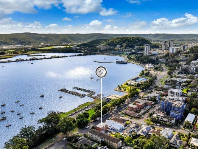 Top Floor Living & Brisbane Water Outlook