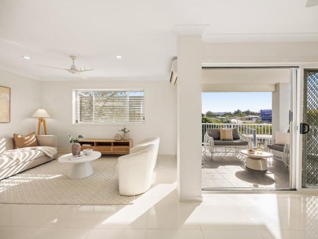 Top Floor Living, City Views Included