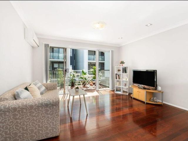 Top Floor Living in Convenient Sherwood