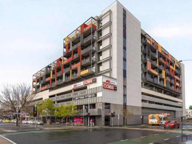 Top floor Living in Vibrant Footscray