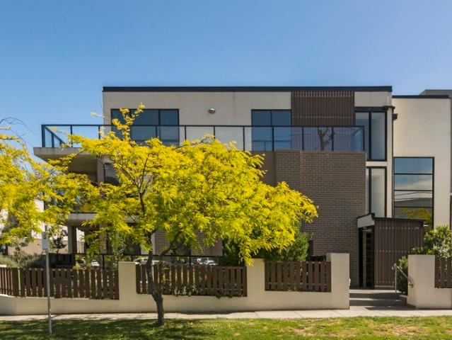 Top Floor Living with a Huge Private Entertainer's Terrace