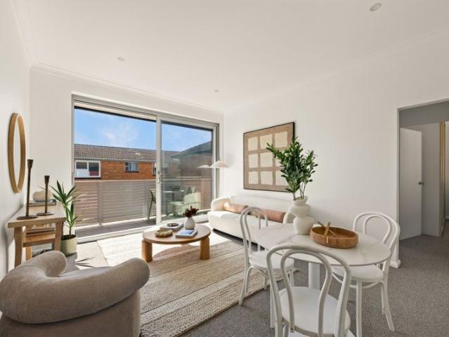Top floor living with a north facing aspect in the heart of Randwick