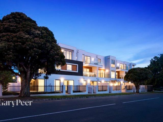 Top floor living with alfresco terrace