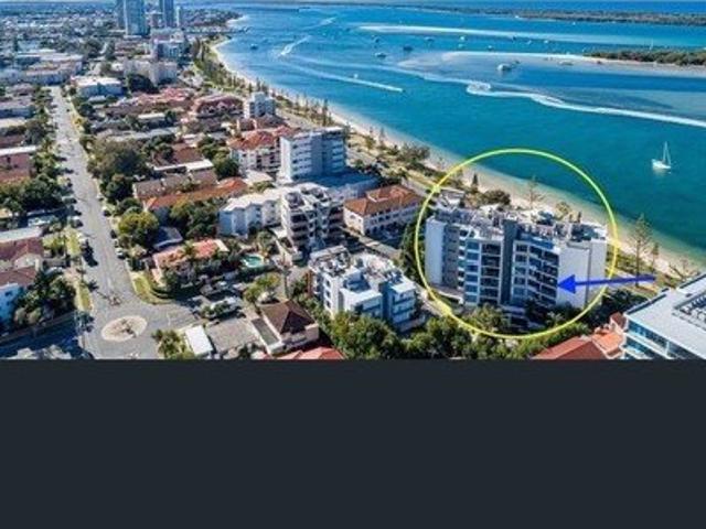 Top Floor Living with Beautiful Broadwater Views