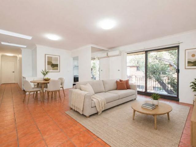 Top floor living with leafy and district outlook