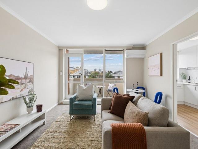Top Floor Living with Sweeping St Kilda Views