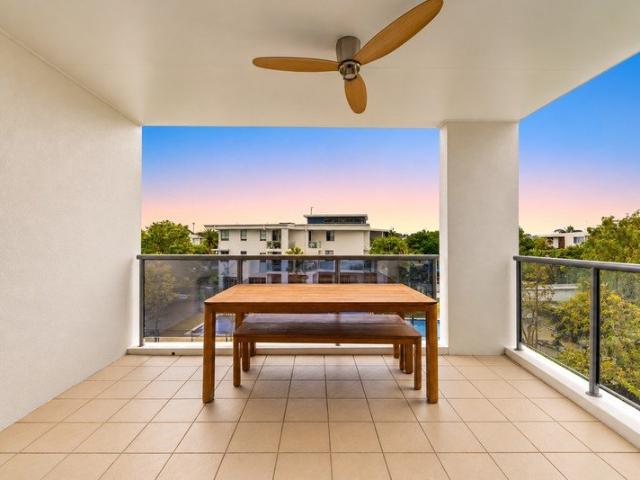 Top Floor Living with Pool Views in Harbour Side