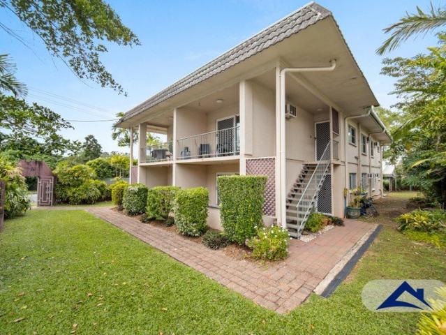 TOP FLOOR LIFESTYLE IN A BOUTIQUE EDGEHILL COMPLEX