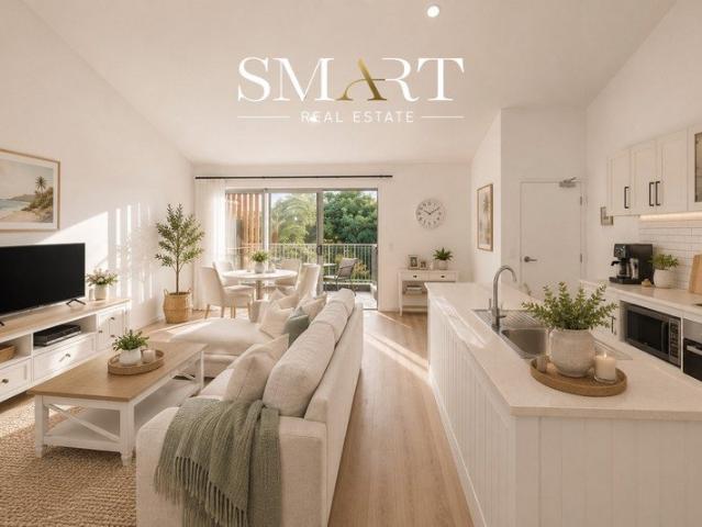 TOP FLOOR LIFESTYLE, SOARING CEILINGS & SPECTACULAR GOLD COAST VIEWS