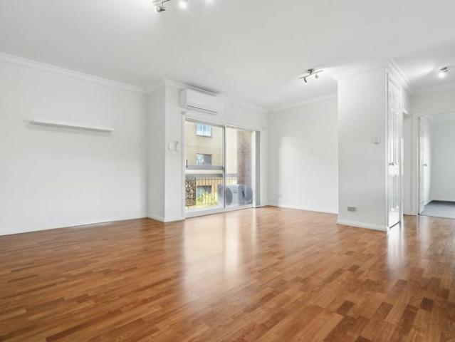 Top Floor Light Filled Unit in Boutique Complex – Convenience Meets Comfort
