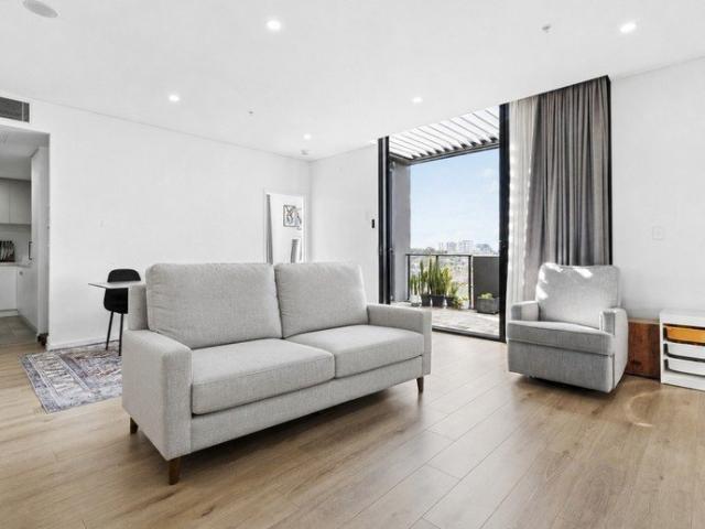 Top Floor Luxury Three Bedroom Apartment with Expansive Entertainers Balcony