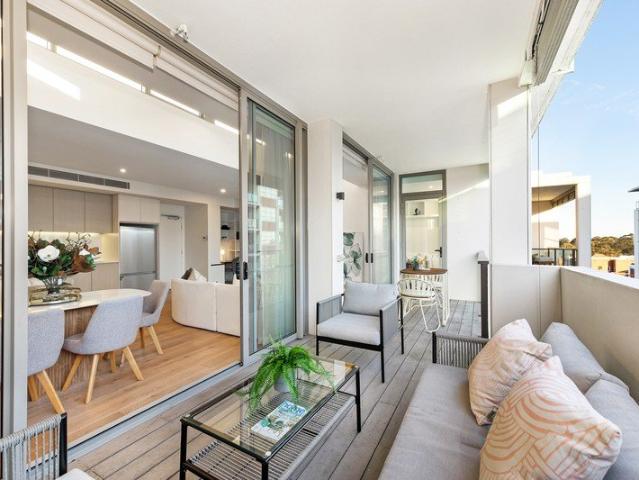 Top floor luxury with exceptional space in the heart of Lindfield