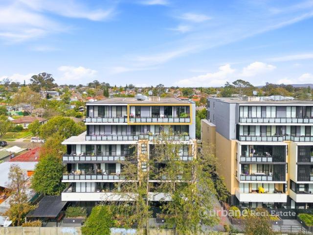 Top Floor Luxury with Spectacular Views and High Ceiling