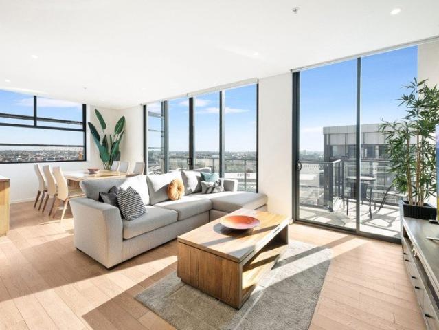 Top Floor Luxury with Panoramic City Views in the Prestigious 'Esprit' Development