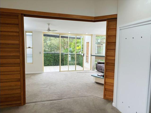 TOP FLOOR MAINWARING APARTMENT