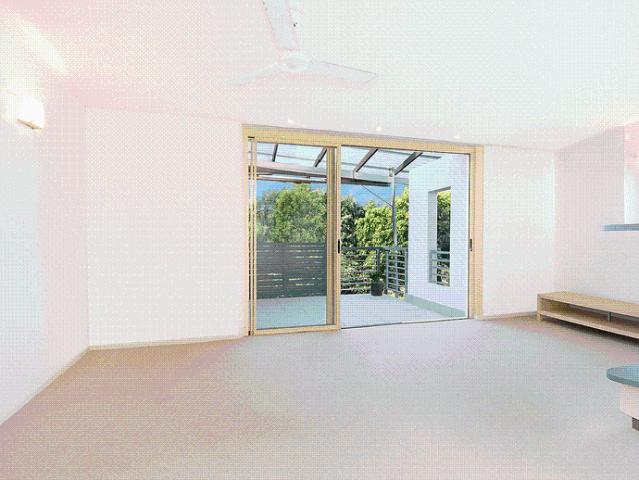 TOP FLOOR MAINWARING APARTMENT
