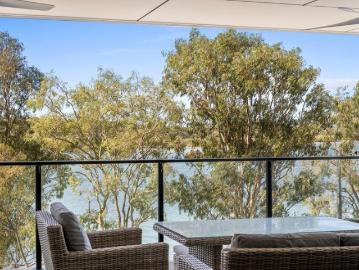 Top Floor. North East Aspect. Absolute Riverfront Living