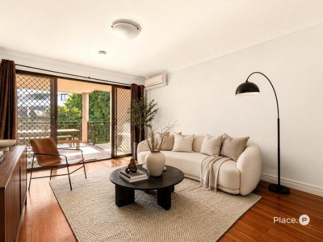 Top Floor North East Apartment in Boutique Lifestyle Setting