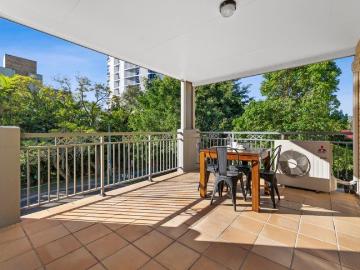 Top Floor. North Facing. Macquarie Street