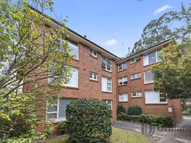 Top Floor North Facing Retreat with Leafy Boronia Park Views