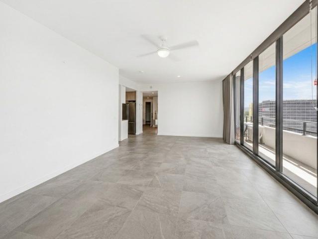 Top Floor North Facing 120m2 Apartment with River Views & Spectacular Wraparound Balcony