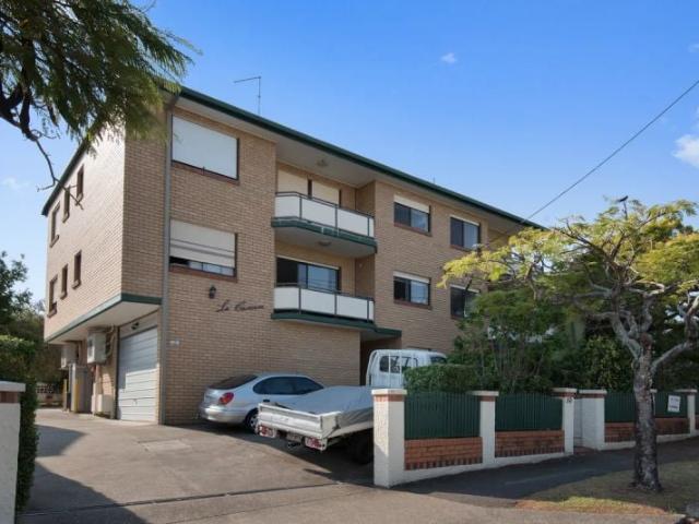 top floor new farm apartment with leafy outlook