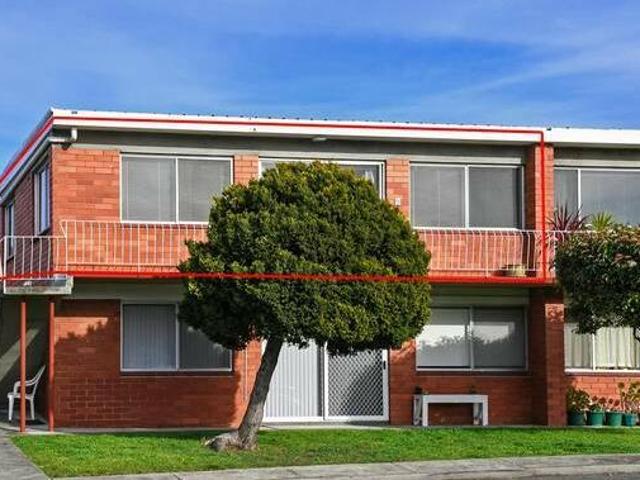 Top Floor Sandy Bay Apartment